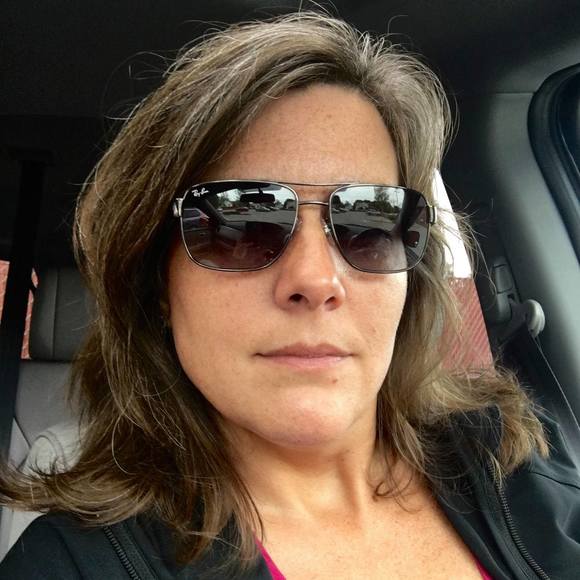 Meet your Posher, Vicki - Picture 1 of 1